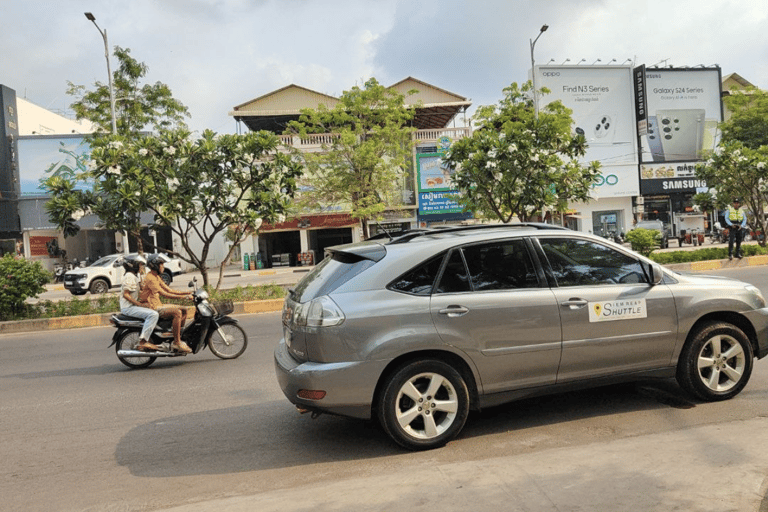 Siem Reap: Serviço de busca do aeroporto privado (SAI) para a cidade em um SUVSiem Reap: Serviço de busca privado no aeroporto de SAI para a cidade em um SUV