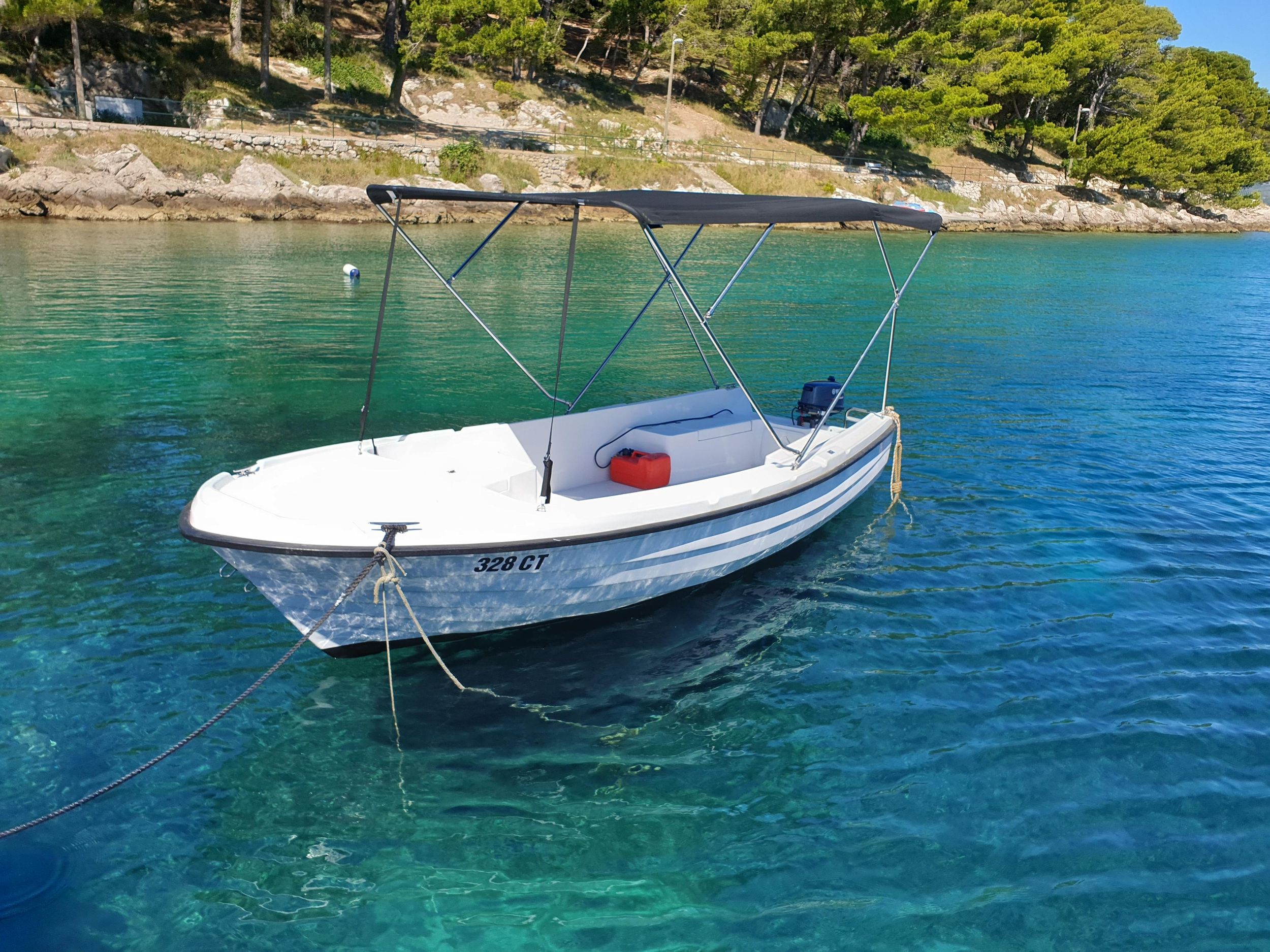 Cavtat: Miete ein Boot mit 5-PS-Motor (1–6 Personen)