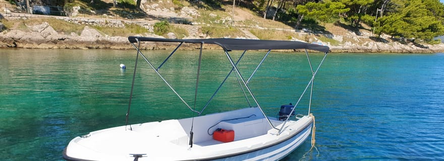 Cavtat : location de bateau avec moteur de 5 chevaux (1 à 6 personnes)