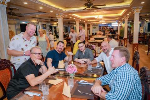 Tour financière Bitexco et dîner lors d'une excursion en bateau