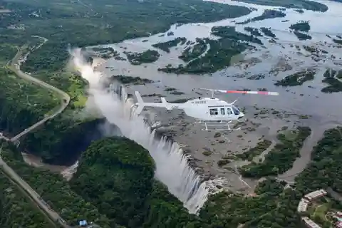 Victoria Falls: Helicopter Flight and Zambezi Dinner Cruise