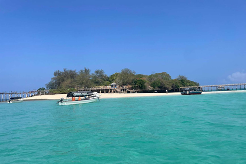 Zanzibar: Pungume island snorkeling and Sandbank with Lunch Tour with hotel pick up and drop-off