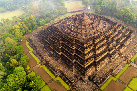 Wycieczka z przewodnikiem po świątyni Borobudur all-inclusive