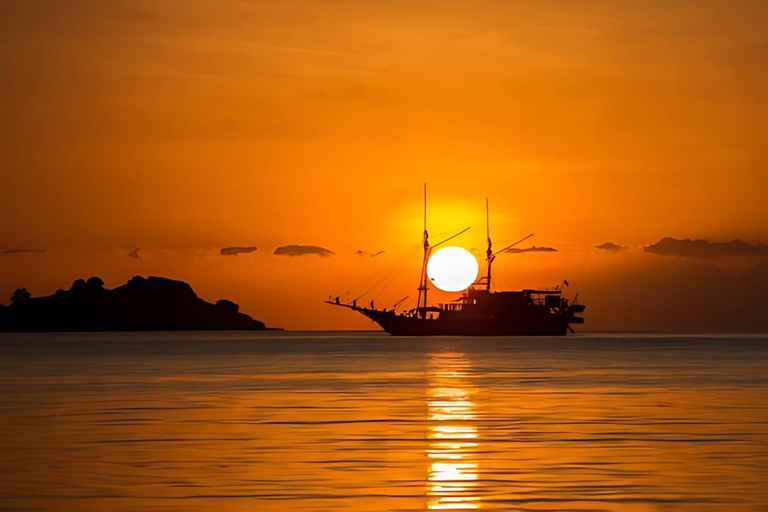 Fethiye: Sunset Cruise with Dinner, Swimming & Hotel Pickup