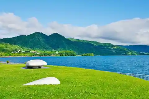 From Sapporo: Noboribetsu, Otaru, and Lake Toya Day Trip