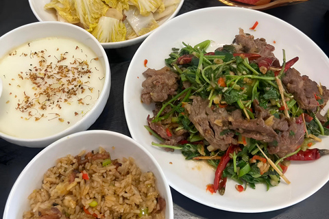 Guilin Home Experience: Share a Meal and Story with a Local Guide in Chinese or English