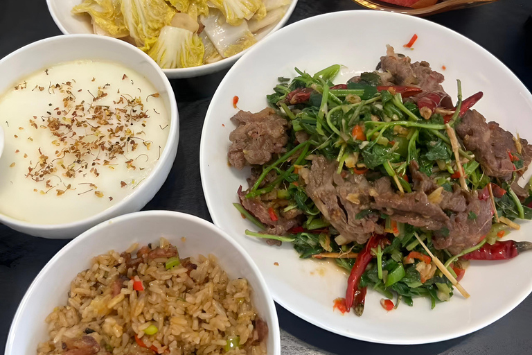 Guilin Home Experience: Share a Meal and Story with a Local Guide in Chinese or English