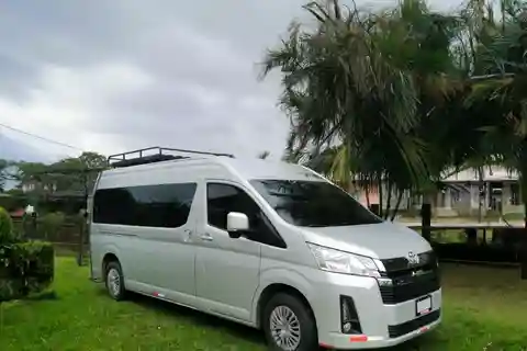 Van Antigua: Privétransfer in één richting naar Panajachel