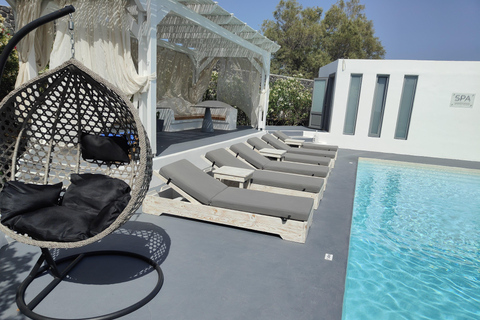 Santorini: Departure Day Spa Package Wine/Fruits/Pool Access 90-min Couples Massage in S. P. Presidential Suites Akrotiri