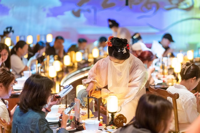 Beijing: Royal Cultural Dinner Show – YanWaiYan