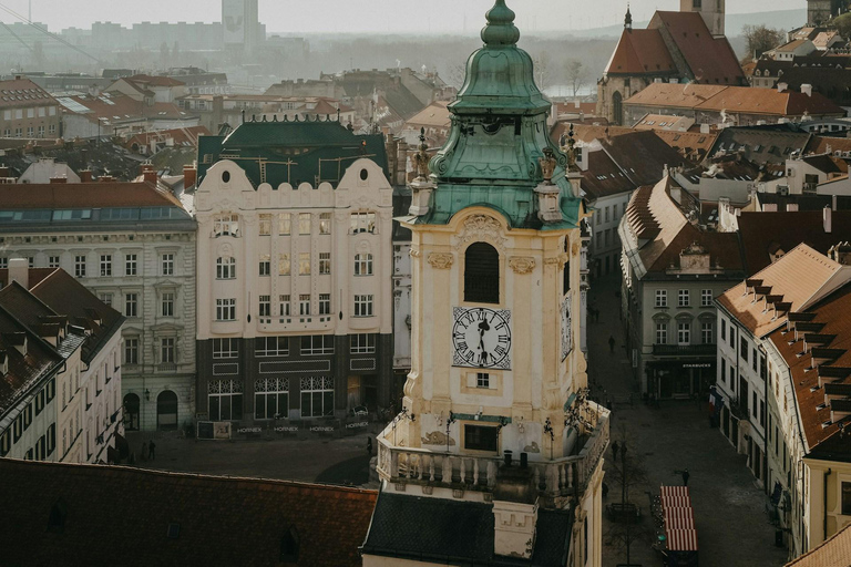 De Viena: Viagem de 1 dia a Bratislava com almoço tradicionalDe Viena: Viagem de 1 dia a Bratislava com almoço e bebida