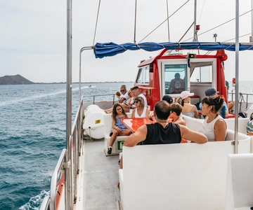 Desde Corralejo: Lobos Island Ferry with Optional Transfer