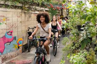 Bangkok: Immersive Bike Tour-Street Eats & Lokales Familienessen