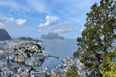Ålesund: City Highlights Tour with Aksla Viewpoint