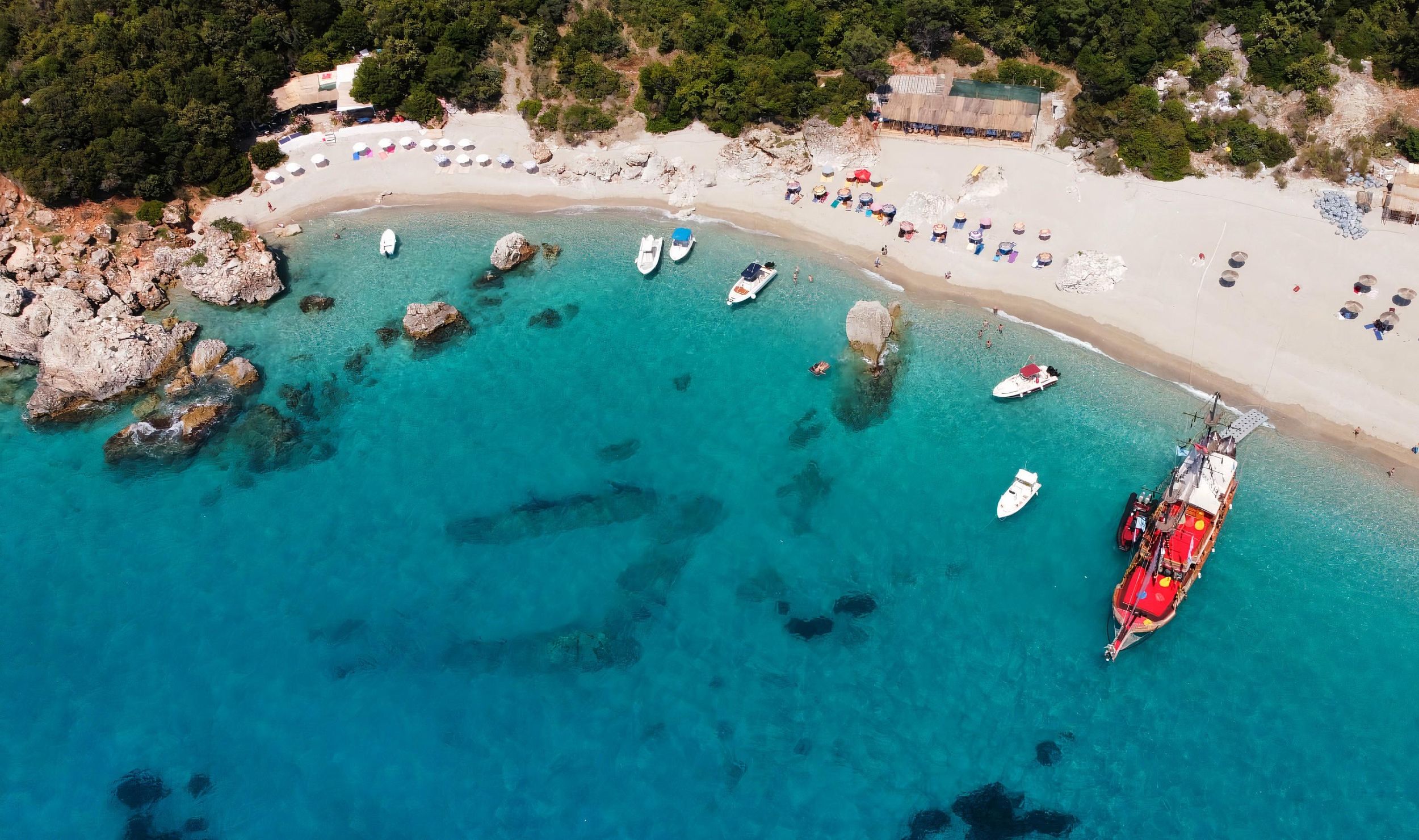 Saranda: Bootstour nach Kroreza mit Schnorcheln und kostenlosem Sonnenschirm