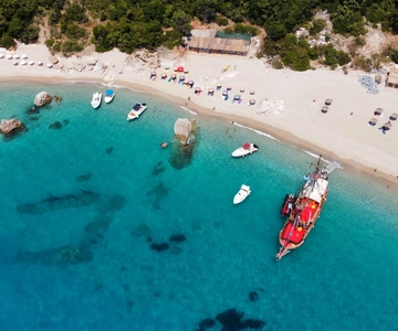 Sarandë: Boat Tour to Kroreza with Snorkelling and Umbrella