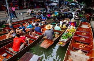 Schwimmende Märkte Bangkok: Privater Ausflug zum schwimmenden Markt und zum Eisenbahnmarkt
