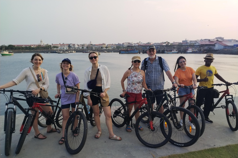 Visite pied à Casco Viejo avec des locaux