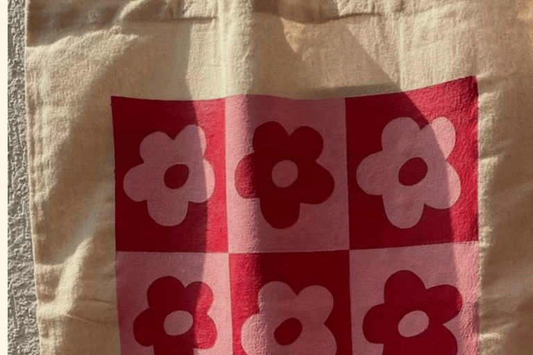 Cusco: Warsztaty z dekoracji toreb na ramię Tocuyo z przewodnikiemCusco: Warsztaty z dekorowania toreb typu tote bag z motywem Tocuyo