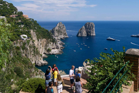 Da Napoli: Tour completo di Capri in barca e autobus