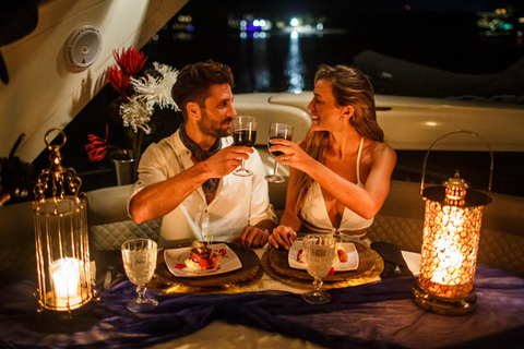 Dîner romantique tout compris à bord d'un luxueux yachtDîner romantique Catamaran 42' Lagoon