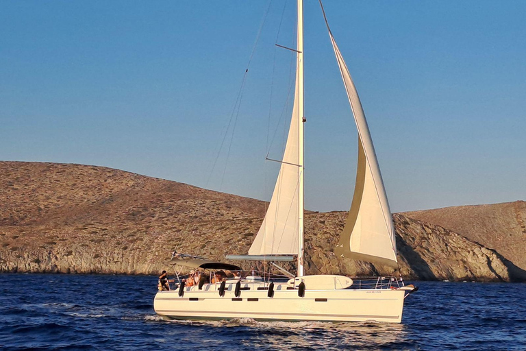 Heraklion: Dia Island Sailing Trip with Meal & Drinks