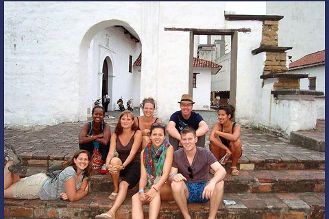 Cali: Cultural Walking Tour with Museum & Local Snack