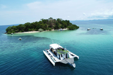 Trimarano privato di lusso a Coron / Pranzo gourmet e snorkeling