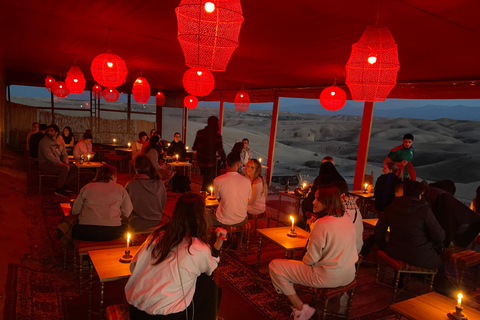 Marrakech: Safari nel deserto con cena, spettacoli, danze e piscinaMarrakech: falò nel deserto di Agafay, cena, spettacolo musicale e biliardo