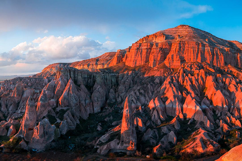 Cappadocië kijken naar de zonsondergang met wijn in de Rode Vallei