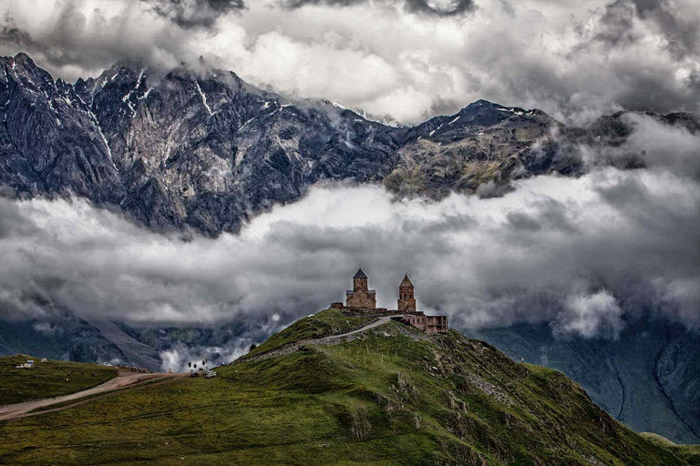 Batumi: Kazbegi 3-Day Tour with Guide and 4x4 Vehicle