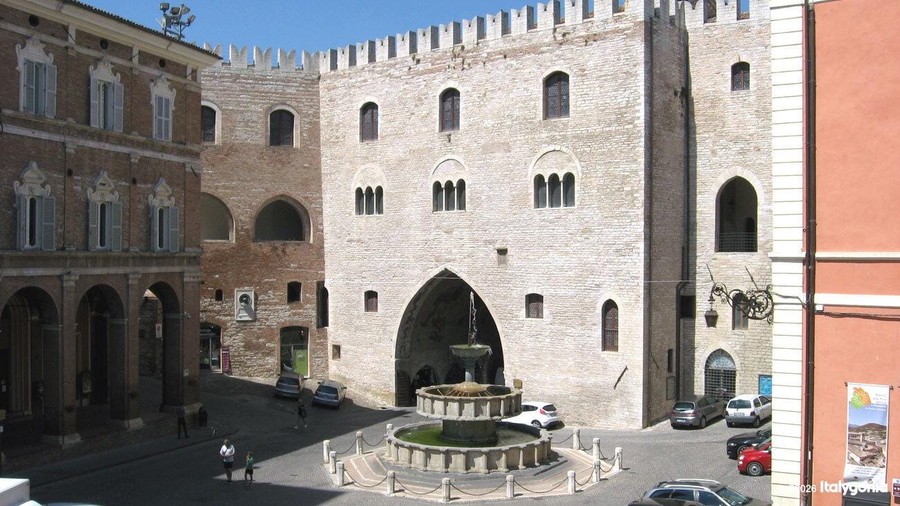 Fabriano: Private Tour zu Italiens versteckter Kunst und Geschichte