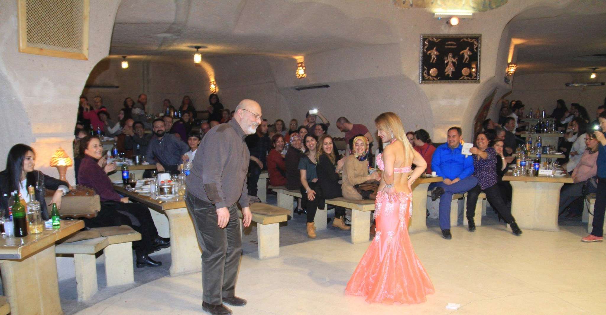Türkische Nacht der türkischen Kultur in Kappadokien mit Abendessen - Hizvo