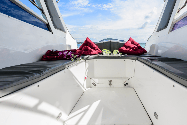 Aqaba: Celebra um momento especial num barco privado, mar vermelho