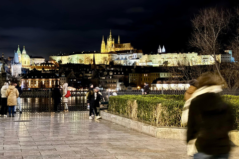 Prague: VIP Prague Castle Night Walk with Panoramic Views VIP Prague Castle Night Walk with Panoramic Views (German)