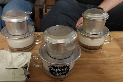 Hue: tour gastronomico a piedi con guida localeTour gastronomico di Hue con guida locale