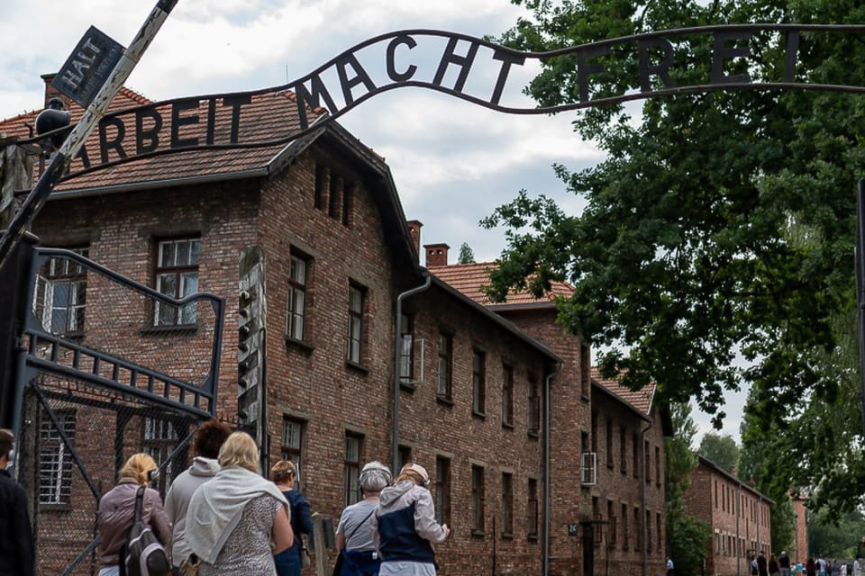 auschwitz tour from krakow small group