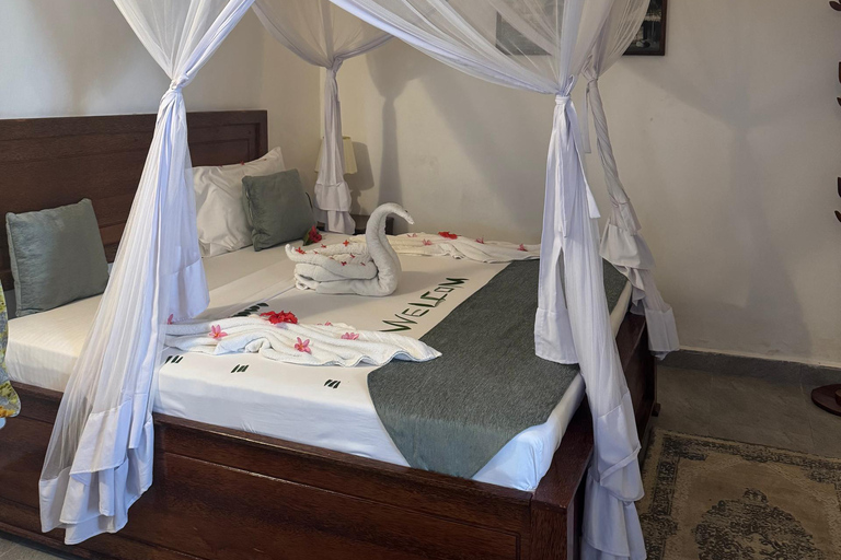 Z Zanzibaru: 2-dniowe safari w Selous z lotami i spacerem po buszuZanzibar: Selous 2-Day Safari with Flights &amp; Bush Walk