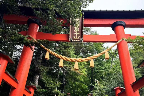 Visite des 6 attractions du mont Fuji : lac Kawaguchi, Oshino HakkaiLieu de rendez-vous : gare de Tokyo à 8 h 00.