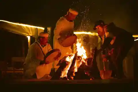 Désert d'Agafay : Balade à dos de chameau au coucher du soleil, dîner marocain et spectacle