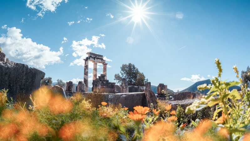 Atenas: Excursión de un día a Delfos, la Cueva de Corio y el Campo de Batalla de los 300