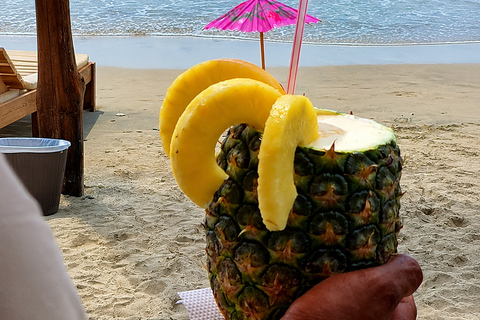 Playa Linda: Nakawa Beach Club with boat, lunch, sunbed, and cocktail Plan with Lunch and Welcome Cocktail