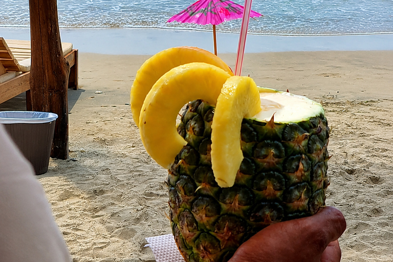 Playa Linda: Nakawa Beach Club with boat, lunch, sunbed, and cocktail Plan with Lunch and Welcome Cocktail
