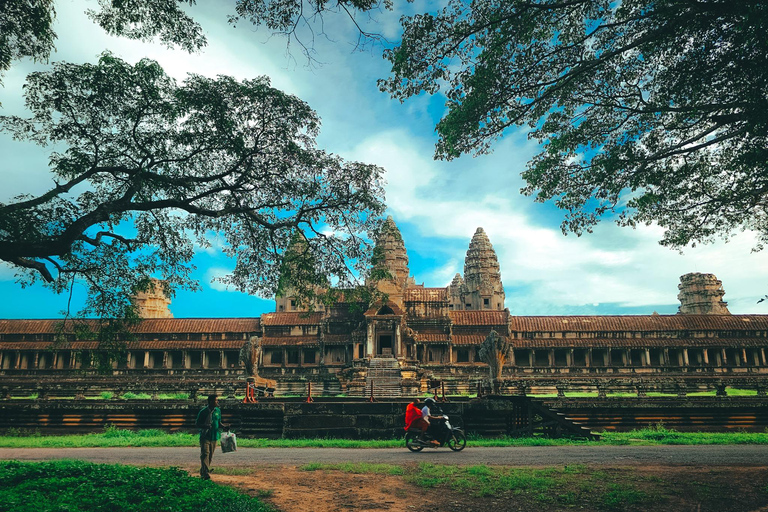 Siem Reap Airport Pick-up & Next Day Enjoy Angkor Wat Tour Private Transfers Siem Reap New Airport/ Angkor Wat Tour