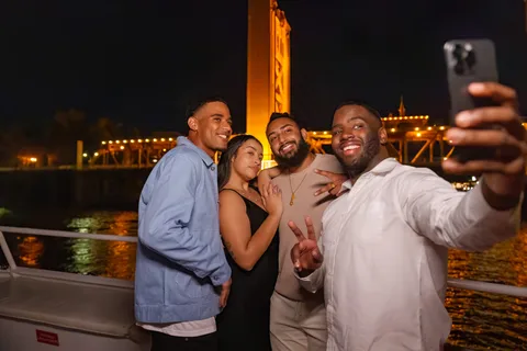 Sacramento: City Cruises Rock The Yacht River Cruise