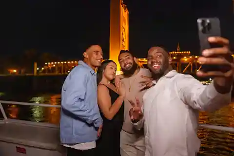 Sacramento : City Cruises Rock The Yacht River Cruise (croisière en ville)