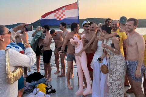Dubrovnik: Sunset Boat Party with DJ & Blue Lagoon Swim Stop