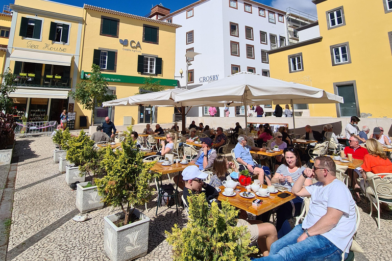 Sunday Stroll in Funchal: Bites and Delights