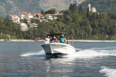 Meraviglie azzurre: Spedizione nella Grotta Azzurra di KotorKotor: Meraviglie azzurre - Spedizione nella Grotta Azzurra