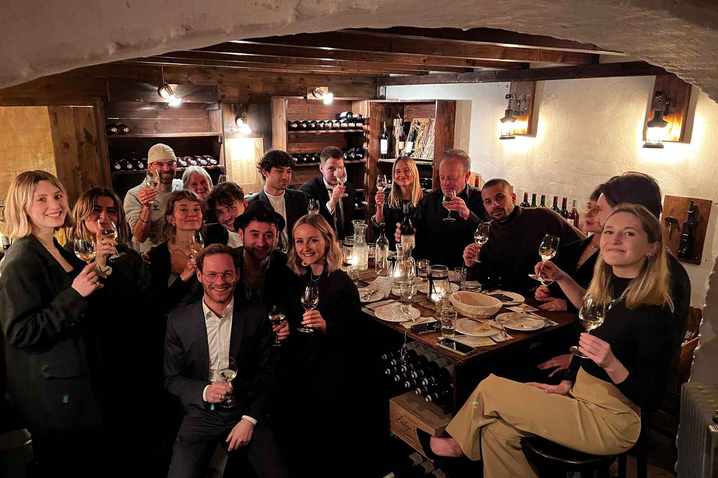 Cologne-Nippes: Gourmet wine tasting with cheese platter